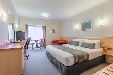 Waverley International Hotel - ACT Tourism 0