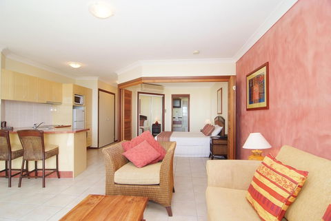 At Waters Edge Resort - ACT Tourism 2