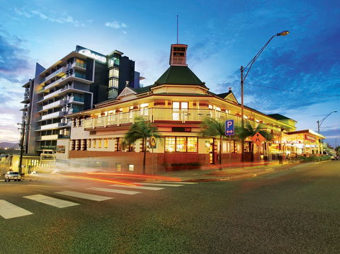 Oaks Grand Gladstone - ACT Tourism 0