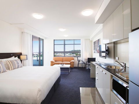 Oaks Grand Gladstone - ACT Tourism 1