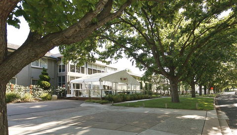 Forrest Hotel & Apartments - ACT Tourism 0