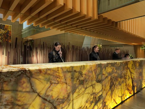 Meriton Suites World Tower - ACT Tourism 1