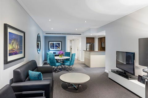 Meriton Suites World Tower - ACT Tourism 2