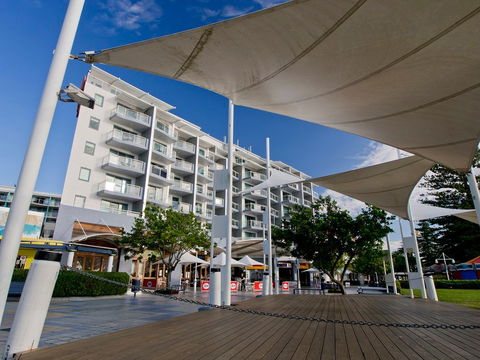 Oaks Waterfront Resort - ACT Tourism 0