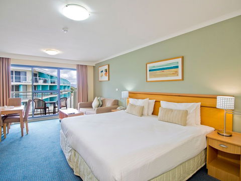 Oaks Waterfront Resort - ACT Tourism 2