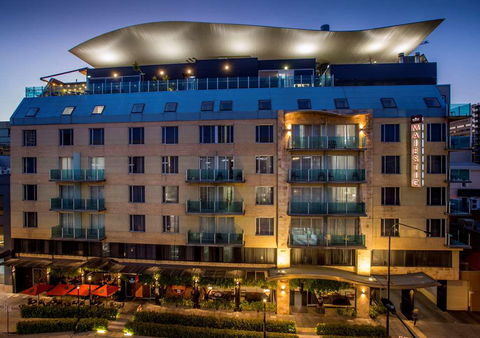 Majestic Roof Garden Hotel - ACT Tourism 0