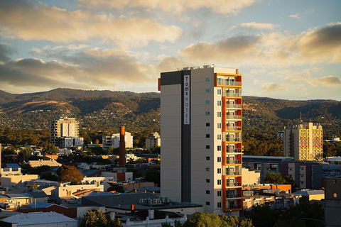 Tom's Court Hotel - ACT Tourism 1