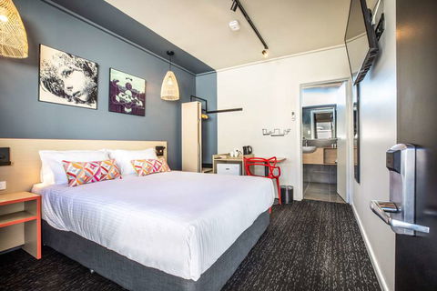 Monash Hotel - ACT Tourism 1
