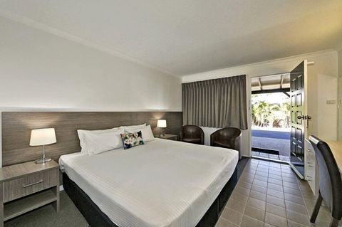 Smart Motels Bert Hinkler - ACT Tourism 1