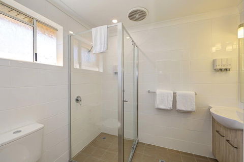 Smart Motels Bert Hinkler - ACT Tourism 2