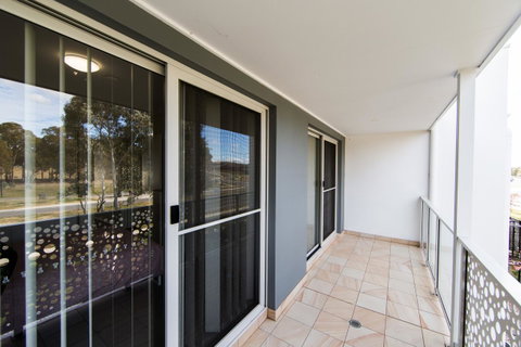 3BR Townhouse Double Garage Walk To Lake Ginninderra - ACT Tourism 8