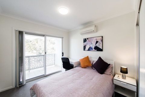3BR Townhouse Double Garage Walk To Lake Ginninderra - ACT Tourism 6