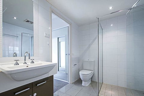 Spacious 1BR Stylish New Acton Apartment +Parking - ACT Tourism 9