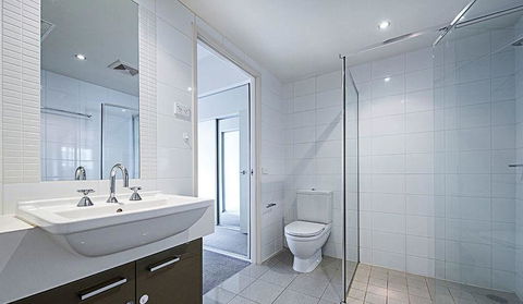 Spacious 1BR Stylish New Acton Apartment +Parking - ACT Tourism 3