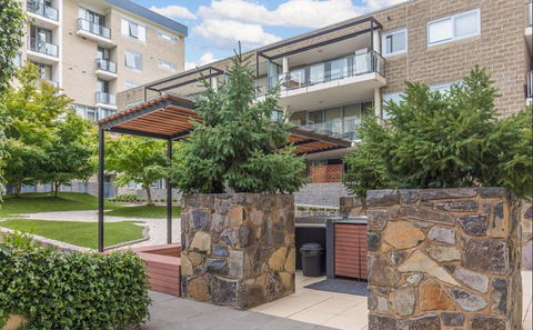 Spacious 1BR Stylish New Acton Apartment +Parking - ACT Tourism 1