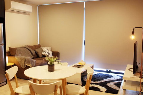 Stylish, Modern, Cute As A Button - Braddon CBD - ACT Tourism 10