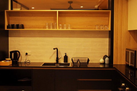 Stylish, Modern, Cute As A Button - Braddon CBD - ACT Tourism 9