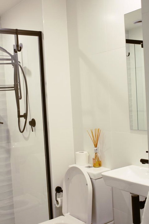 Stylish, Modern, Cute As A Button - Braddon CBD - ACT Tourism 6