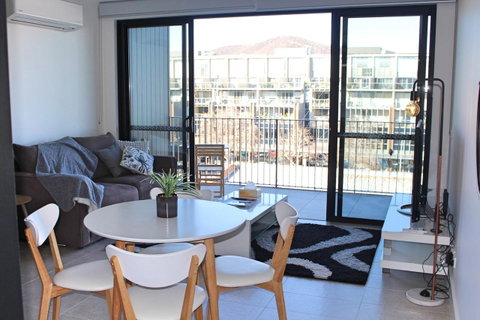 Stylish, Modern, Cute As A Button - Braddon CBD - ACT Tourism 5
