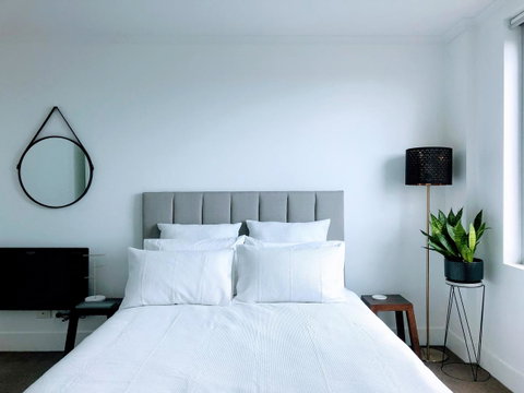 Staying Places - The Avenue - ACT Tourism 16