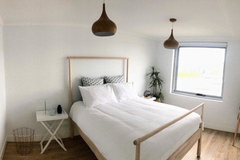 Staying Places - The Avenue - ACT Tourism 10
