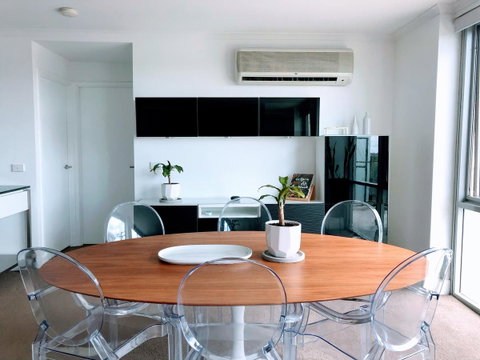 Staying Places - The Avenue - ACT Tourism 0