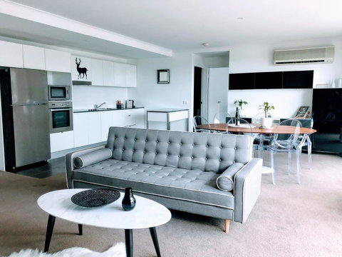 Staying Places - The Avenue - ACT Tourism 18