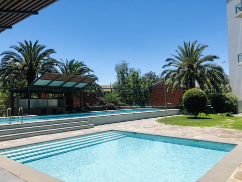 Staying Places - The Avenue - ACT Tourism 1