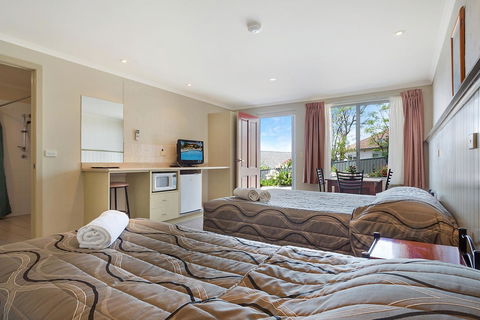Heritage House Motel & Units - ACT Tourism 24