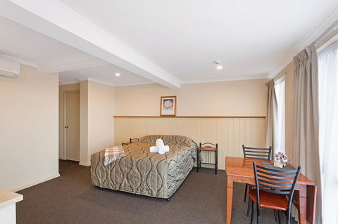 Heritage House Motel & Units - ACT Tourism 3