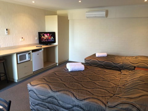 Heritage House Motel & Units - ACT Tourism 29