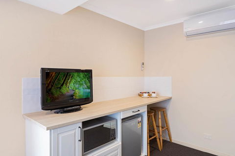Heritage House Motel & Units - ACT Tourism 4