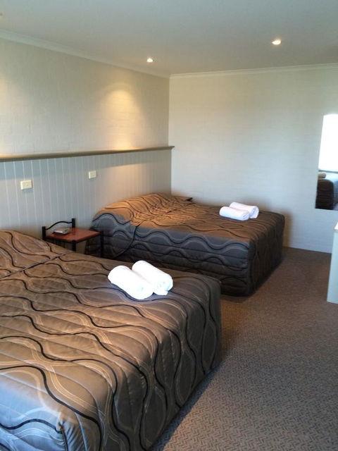 Heritage House Motel & Units - ACT Tourism 12