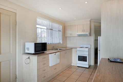 Heritage House Motel & Units - ACT Tourism 23