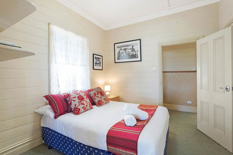 Heritage House Motel & Units - ACT Tourism 16