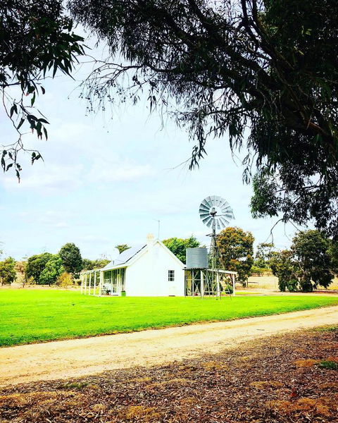 The Lake House Retreat - ACT Tourism 9