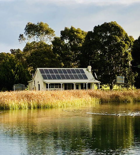The Lake House Retreat - ACT Tourism 0