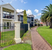 Port Adelaide Harbourside House - ACT Tourism