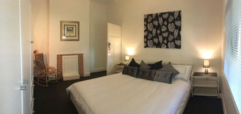 Cowan Street Bungalow - ACT Tourism 3