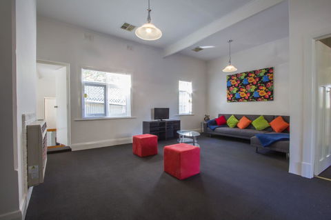 Cowan Street Bungalow - ACT Tourism 6