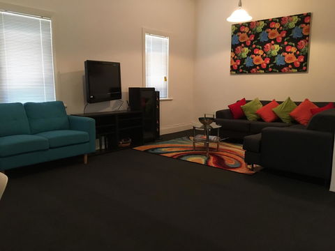 Cowan Street Bungalow - ACT Tourism 7