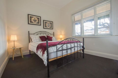 Cowan Street Bungalow - ACT Tourism 4