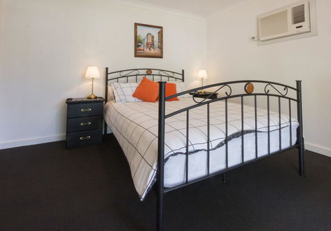 Cowan Street Bungalow - ACT Tourism 5