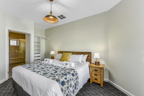 Bonnies Of Beachport - ACT Tourism 5