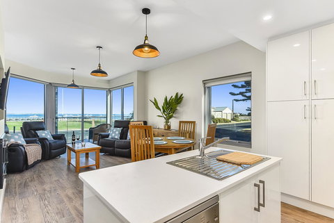 Bonnies Of Beachport - ACT Tourism 13