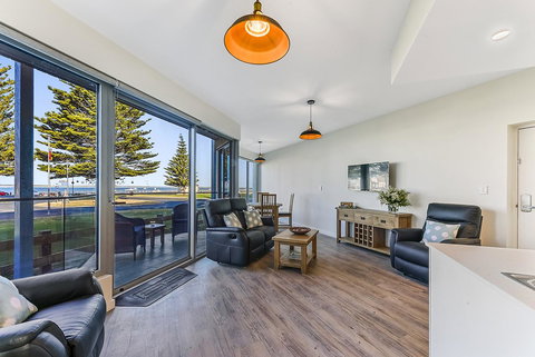 Bonnies Of Beachport - ACT Tourism 28