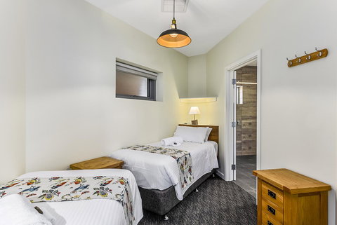 Bonnies Of Beachport - ACT Tourism 6