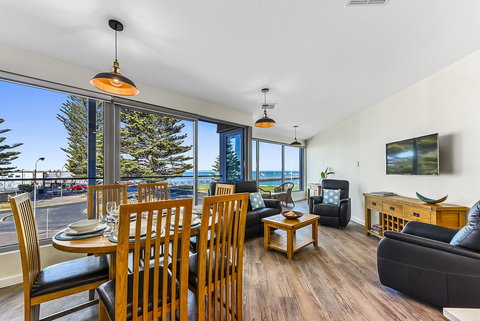 Bonnies Of Beachport - ACT Tourism 24