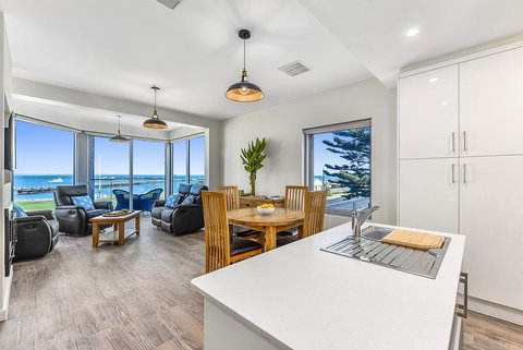 Bonnies Of Beachport - ACT Tourism 40