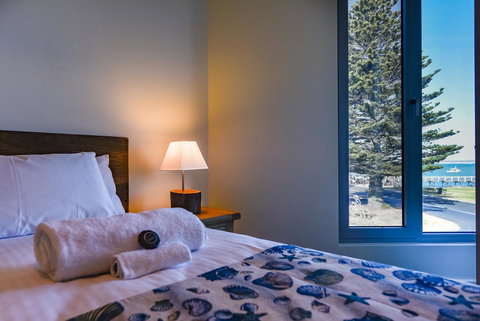 Bonnies Of Beachport - ACT Tourism 36